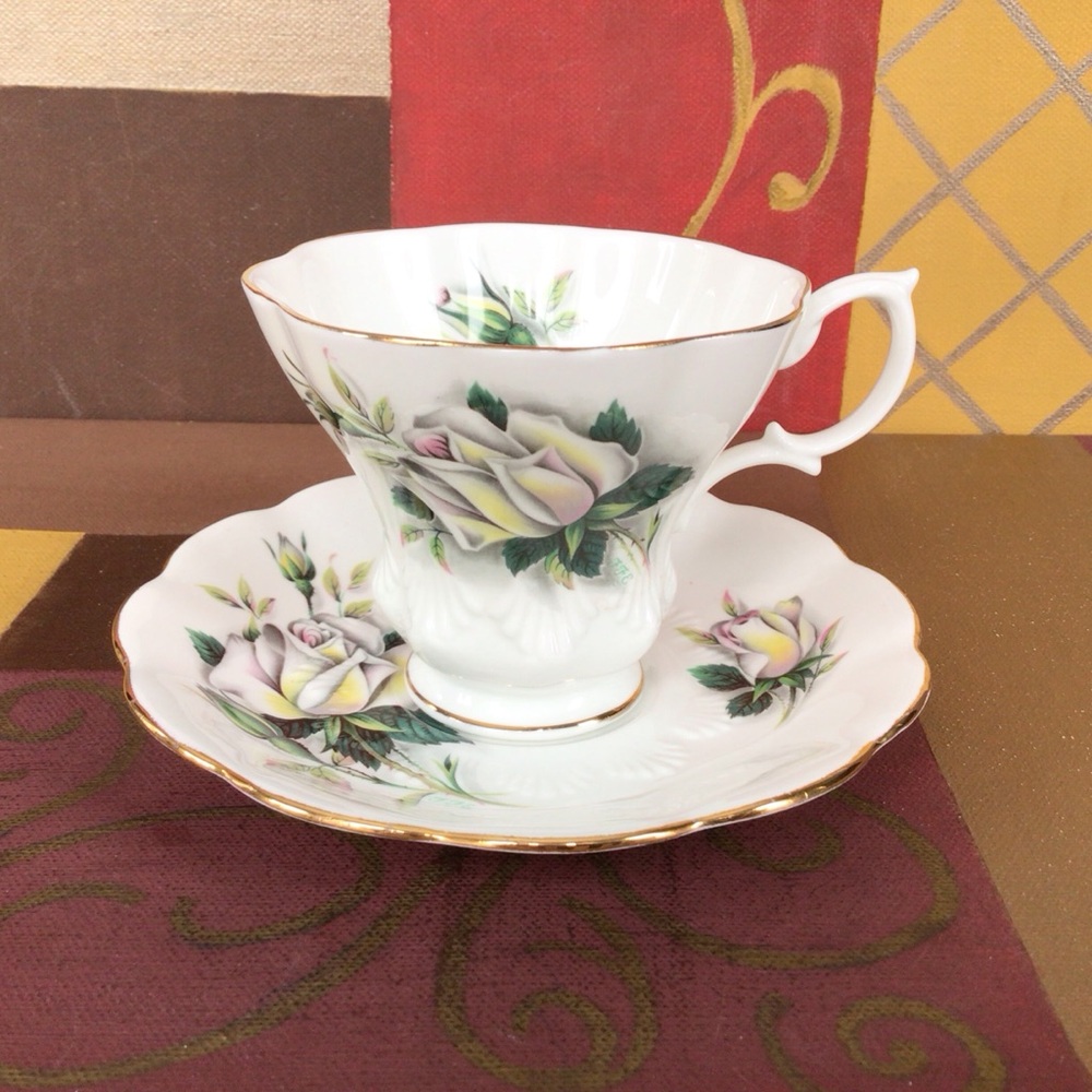 Royal Albert White Roses Lyric Shape Teacup Duo